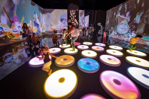  آیا آینده ترکیبی است؟ شهربازی‌های فیزیکی با فناوری دیجیتال